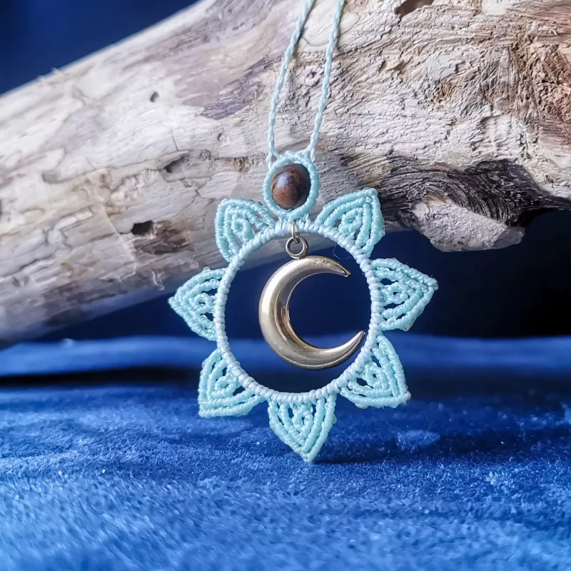 Collier lune "Lunaya"-Talisman en micro-macramé 🌙