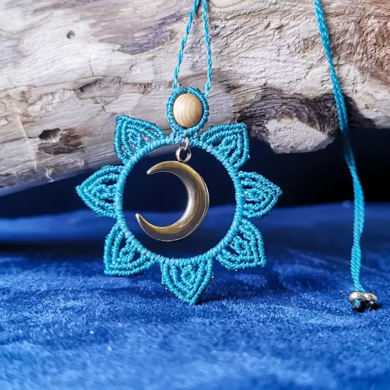 Collier lune "Lunaya"-Talisman en micro-macramé 🌙