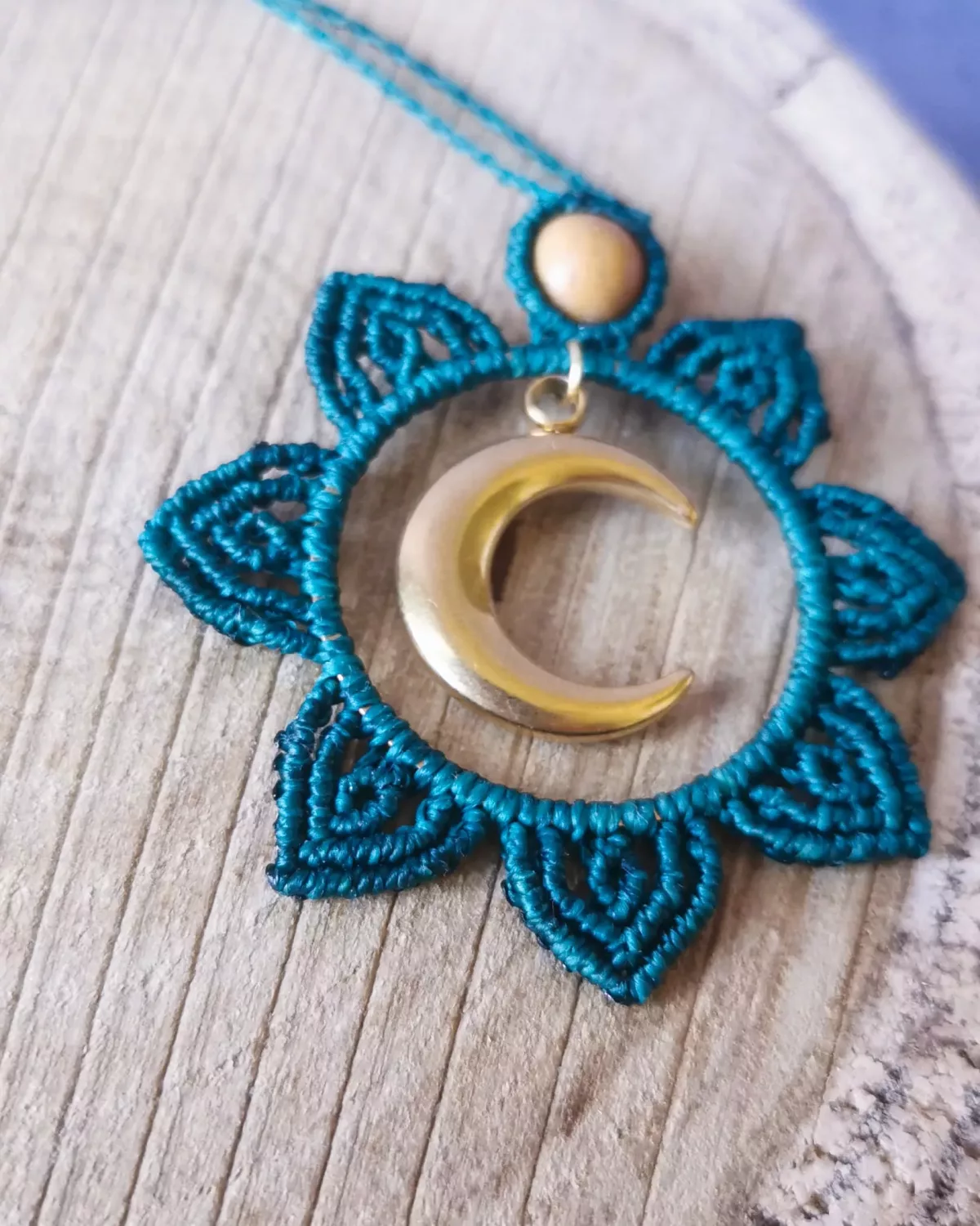 Collier lune "Lunaya"-Talisman en micro-macramé 🌙