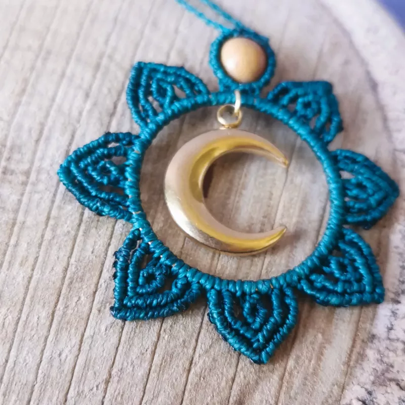 Collier lune "Lunaya"-Talisman en micro-macramé 🌙