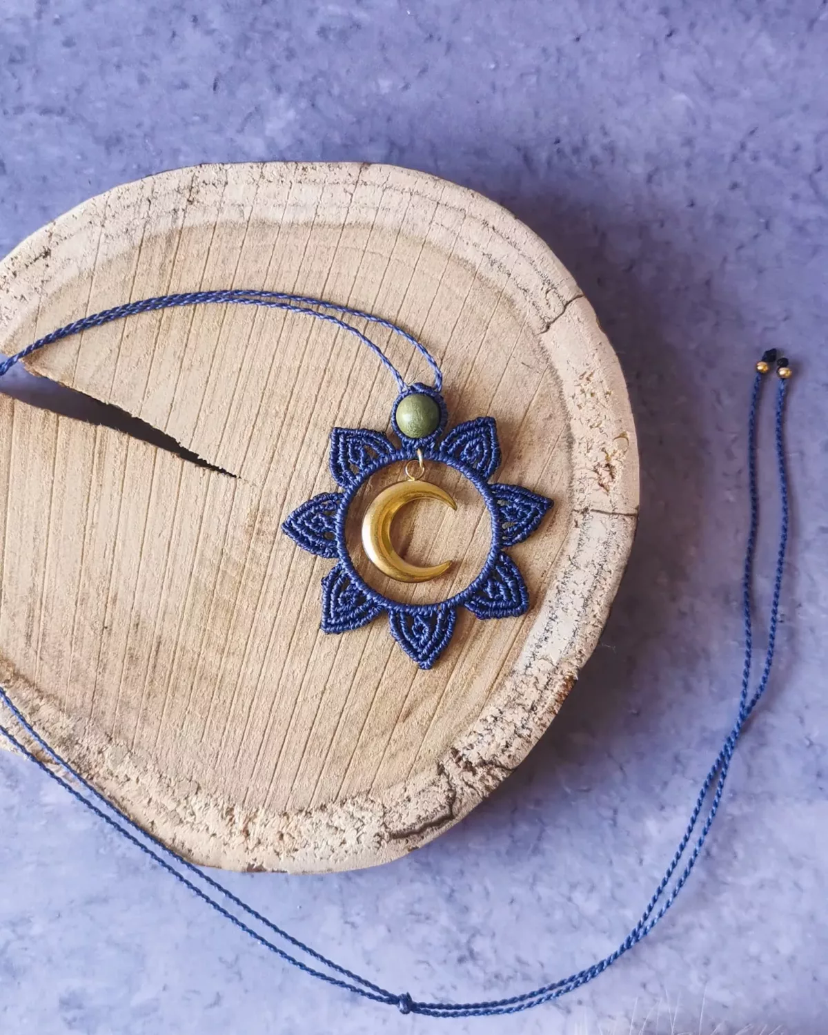 Collier lune "Lunaya"-Talisman en micro-macramé 🌙