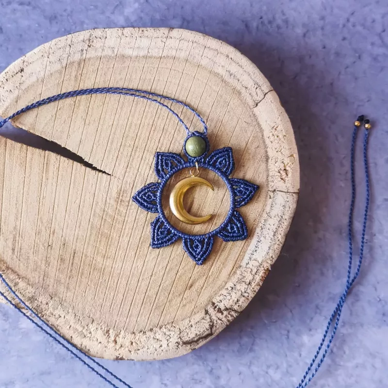 Collier lune "Lunaya"-Talisman en micro-macramé 🌙