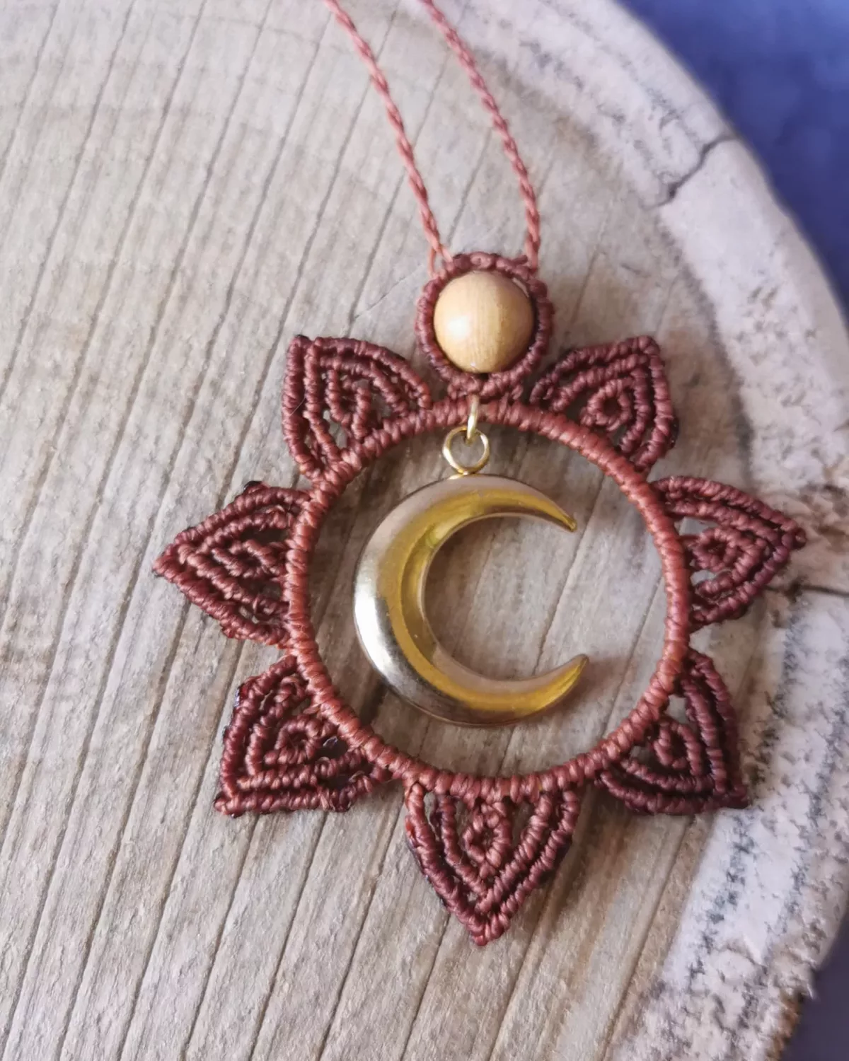 Collier lune "Lunaya"-Talisman en micro-macramé 🌙