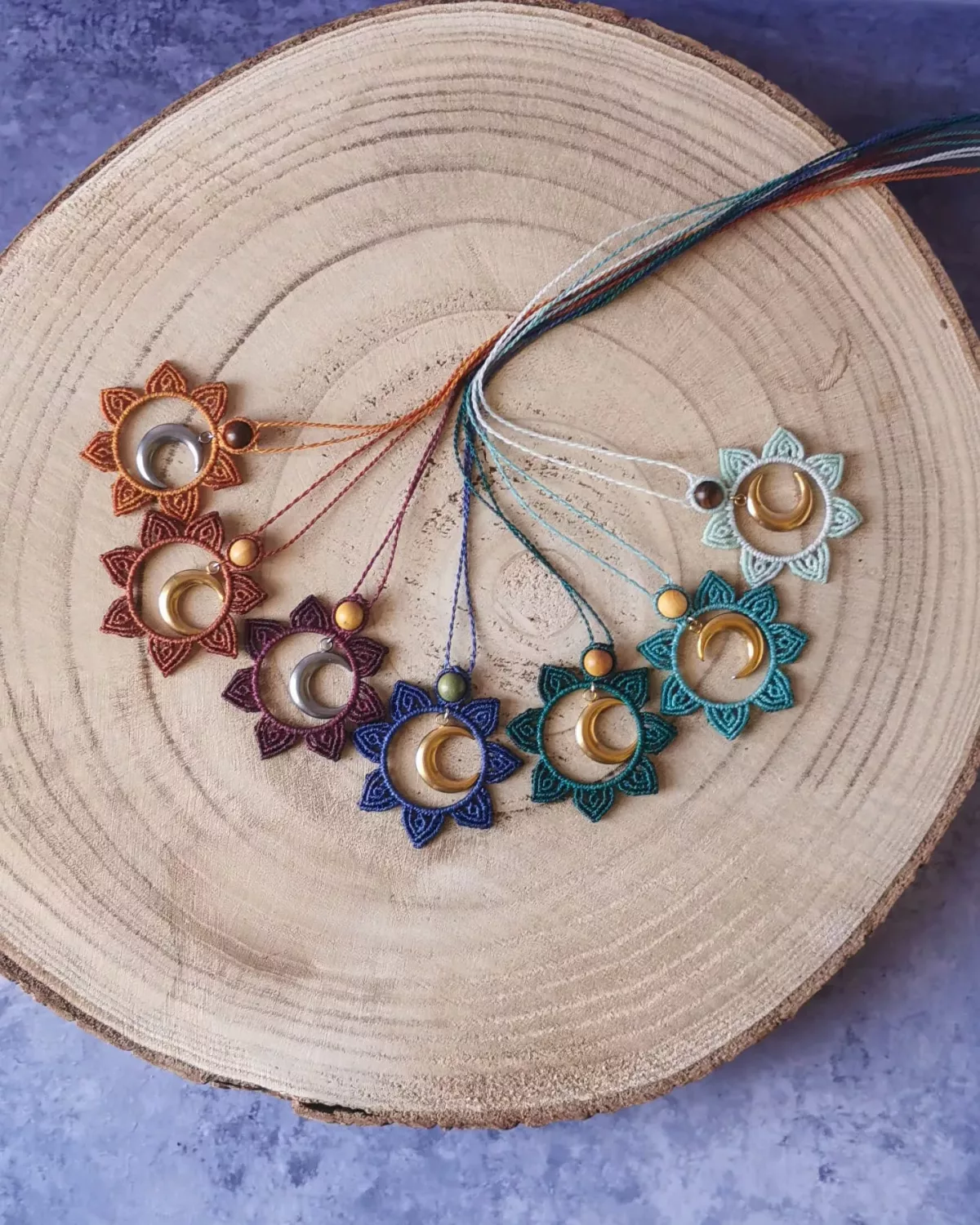 Collier lune "Lunaya"-Talisman en micro-macramé 🌙