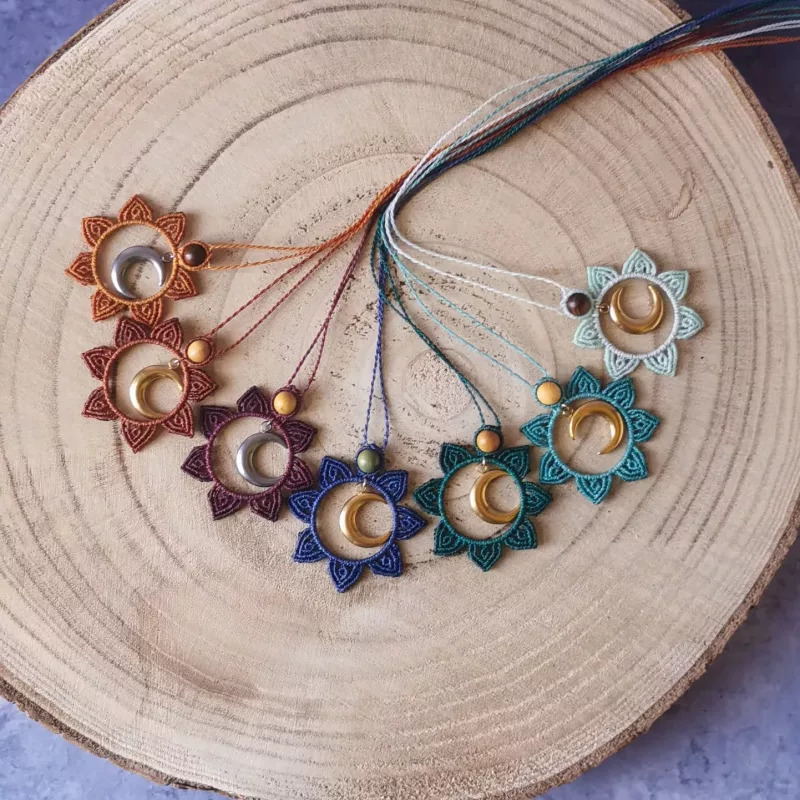 Collier lune "Lunaya"-Talisman en micro-macramé 🌙