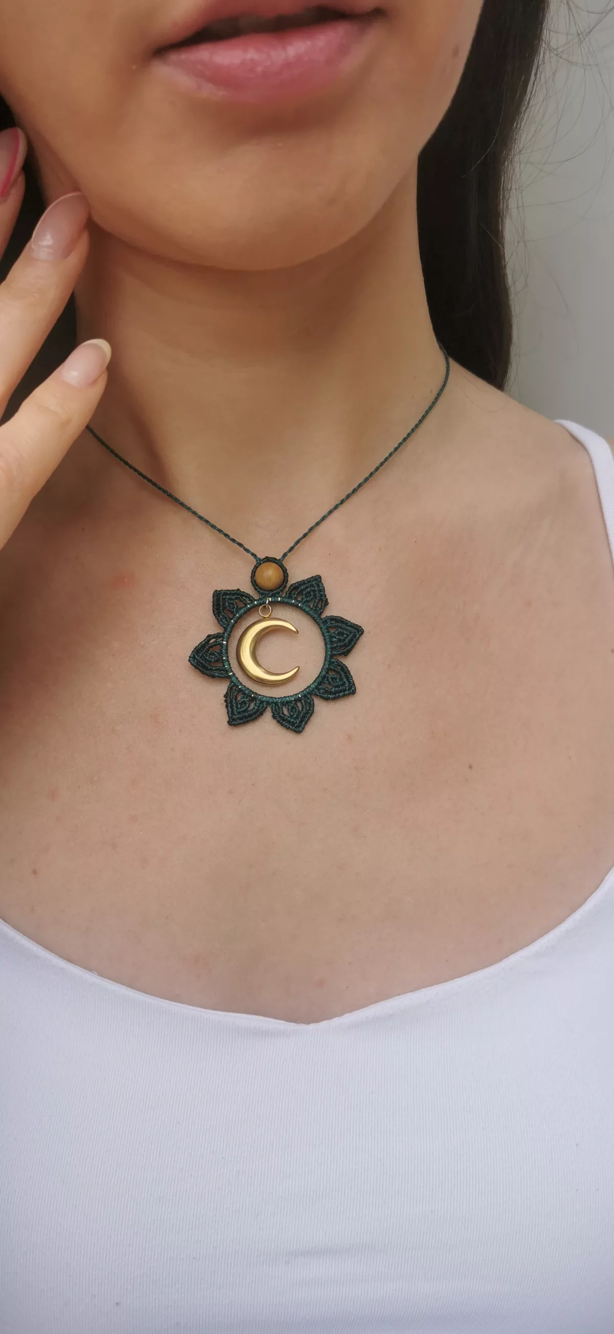 Collier lune micro macrame lunaya Collier lune "Lunaya"