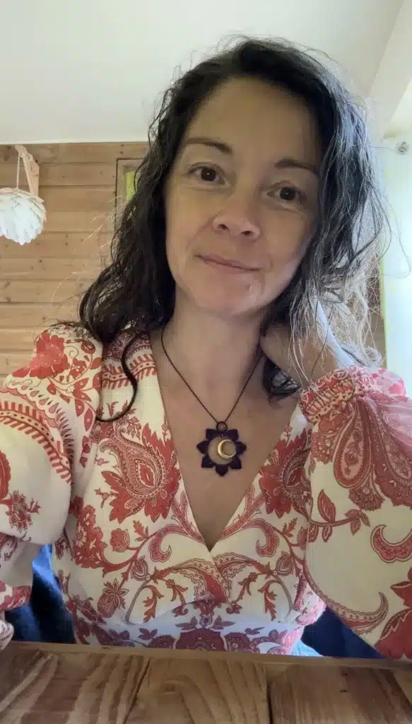 Bijoux d'intention artisanaux en micro-macramé